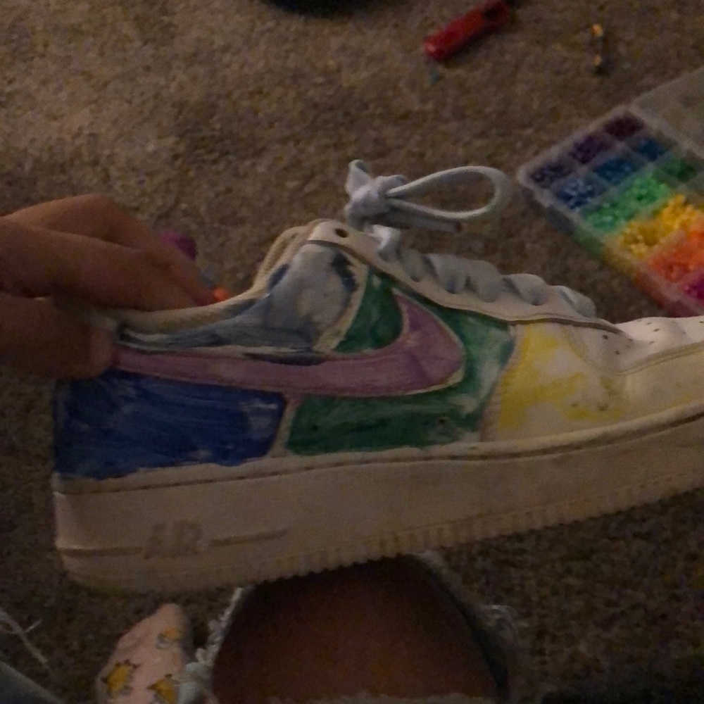 They are Nike air force’s they are a months old and they are in ok conditions